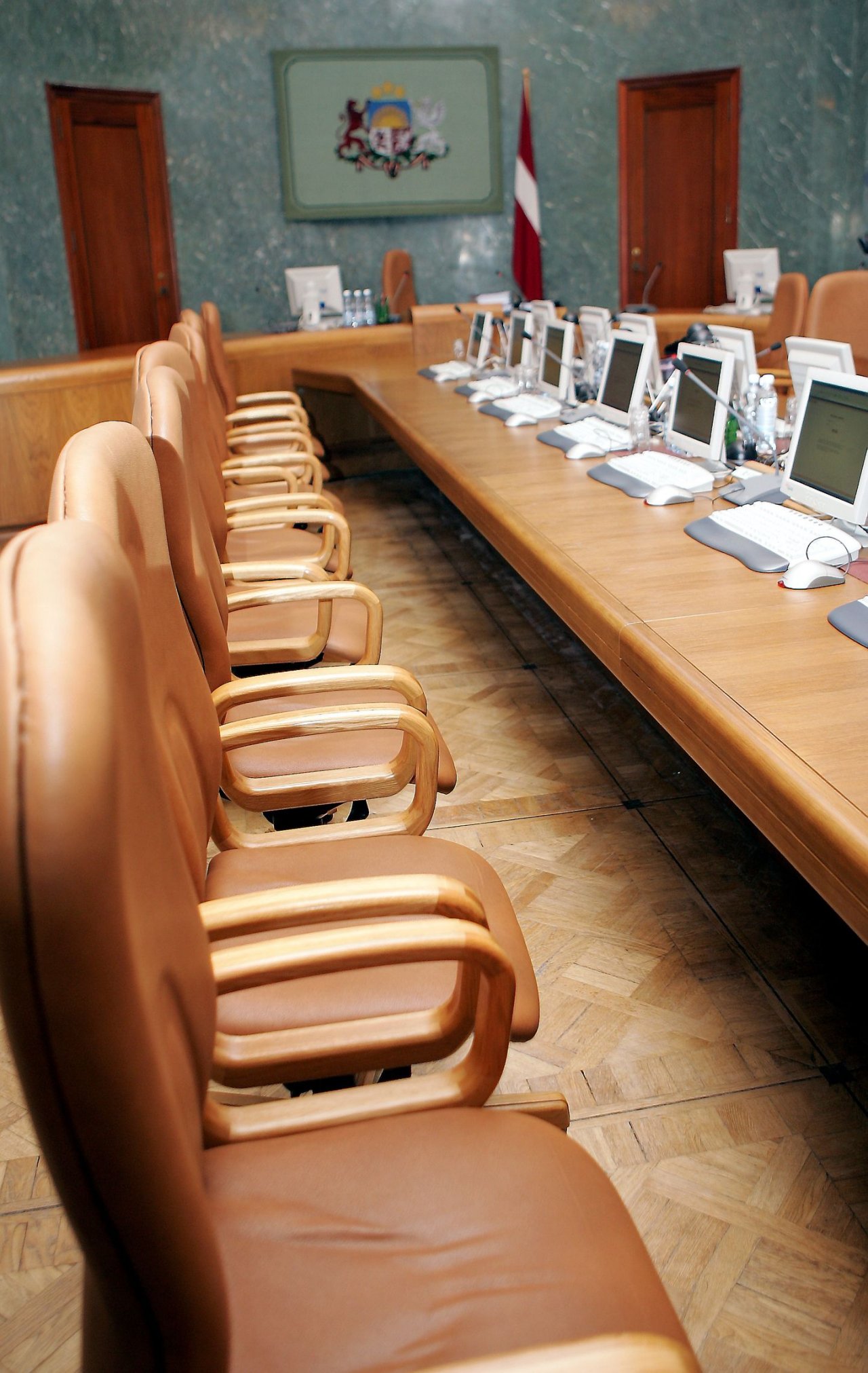 Attēls: Ministru kabineta telpa, krēslu rinda