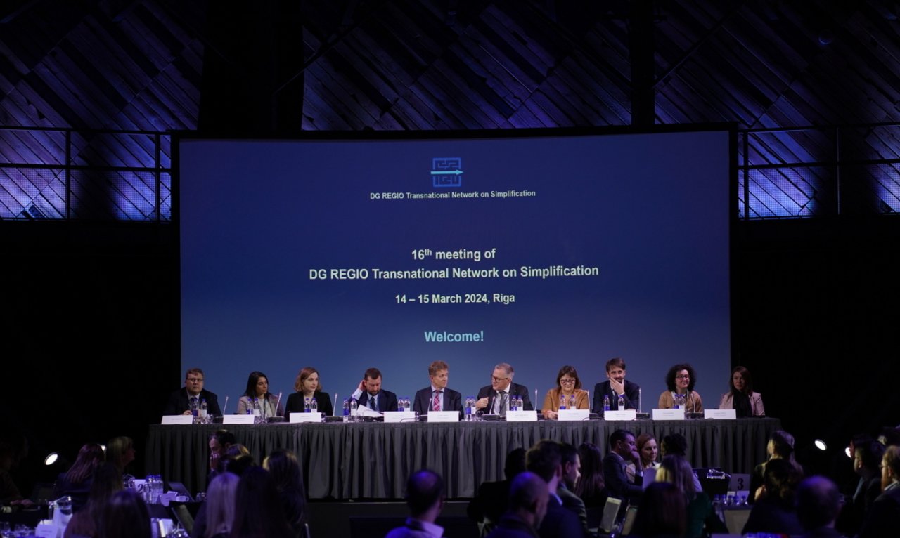 Foto: Eiropas Komisijas un Finanšu ministrijas pārstāvji diskusiju panelī
