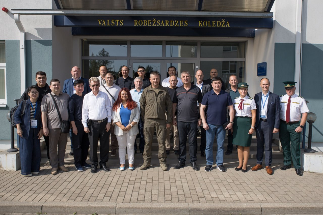 Valsts robežsardzes koledžu apmeklējusi delegācija no Centrālāzijas valstu un ES valstu robežapsardzības iestādēm, kā arī eksperti no ES aģentūrām