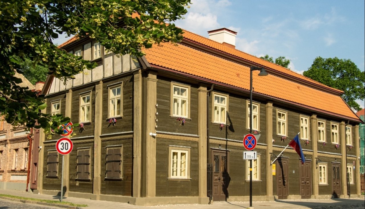 Jelgavas senākā un vērtīgākā koka māja Vecpilsētas ielā 14.