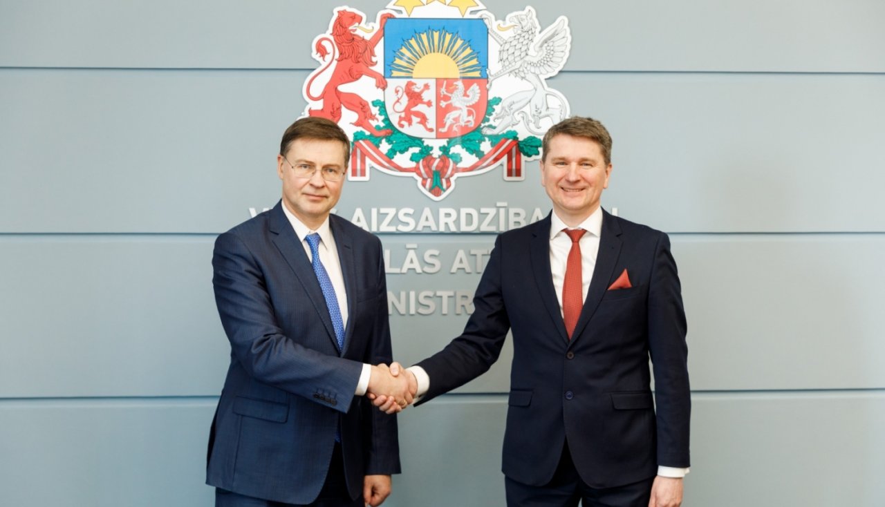 Ministrs M. Sprindžuks un Eiropas Komisijas priekšsēdētājas izpildvietnieks V. Dombrovskis pārrunā Atveseļošanas fonda plāna īstenošanu