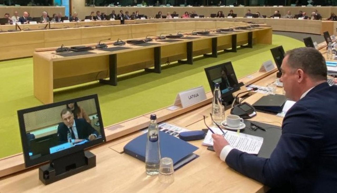 Zemkopības ministrs Didzis Šmits Briselē aicina piensaimniekiem piešķirt ES ārkārtas atbalstu